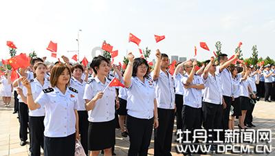 卡通红色汽车拼图